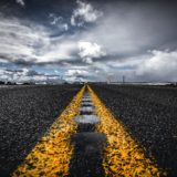 まっすぐに続く道